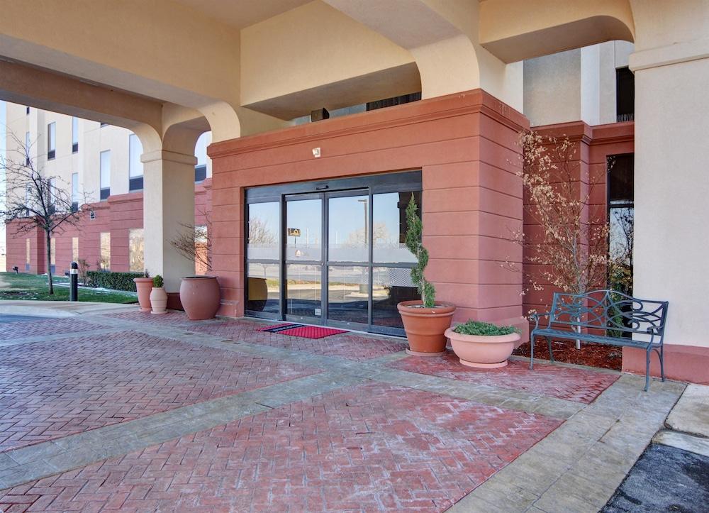 Hampton Inn & Suites Lawton Eksteriør billede